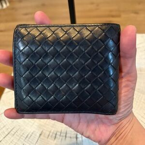 Authentic Bottega Veneta Men’s Bifold Leather Wallet Navy Blue